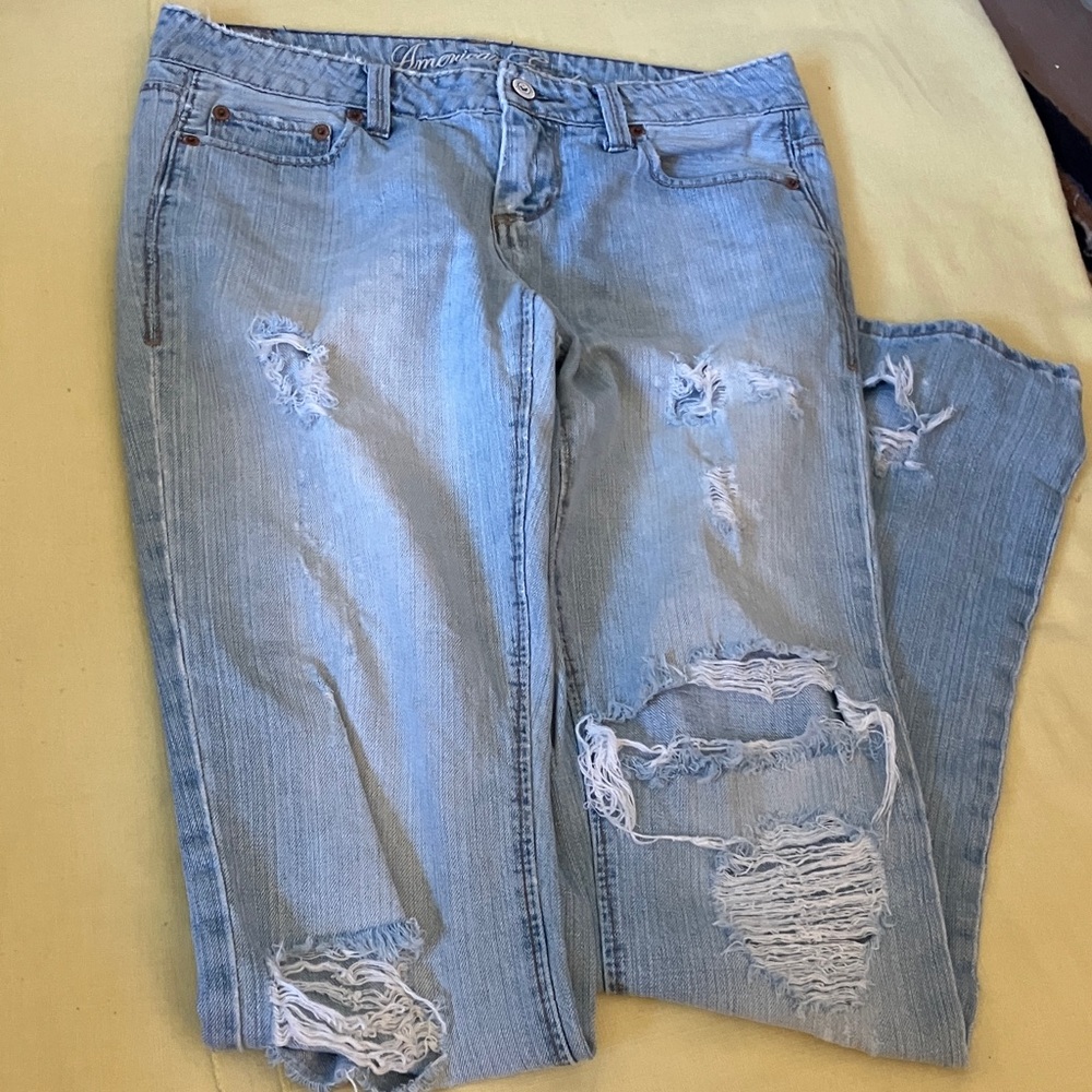 American Eagle Outfitters Light Blue Denim ripped jeans. Size 4 long True Boot